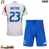 Camisa de Futebol Itália Alessandro Bastoni #23 Equipamento Secundário Infantil Europeu 2024 Manga Curta (+ Calças curtas)